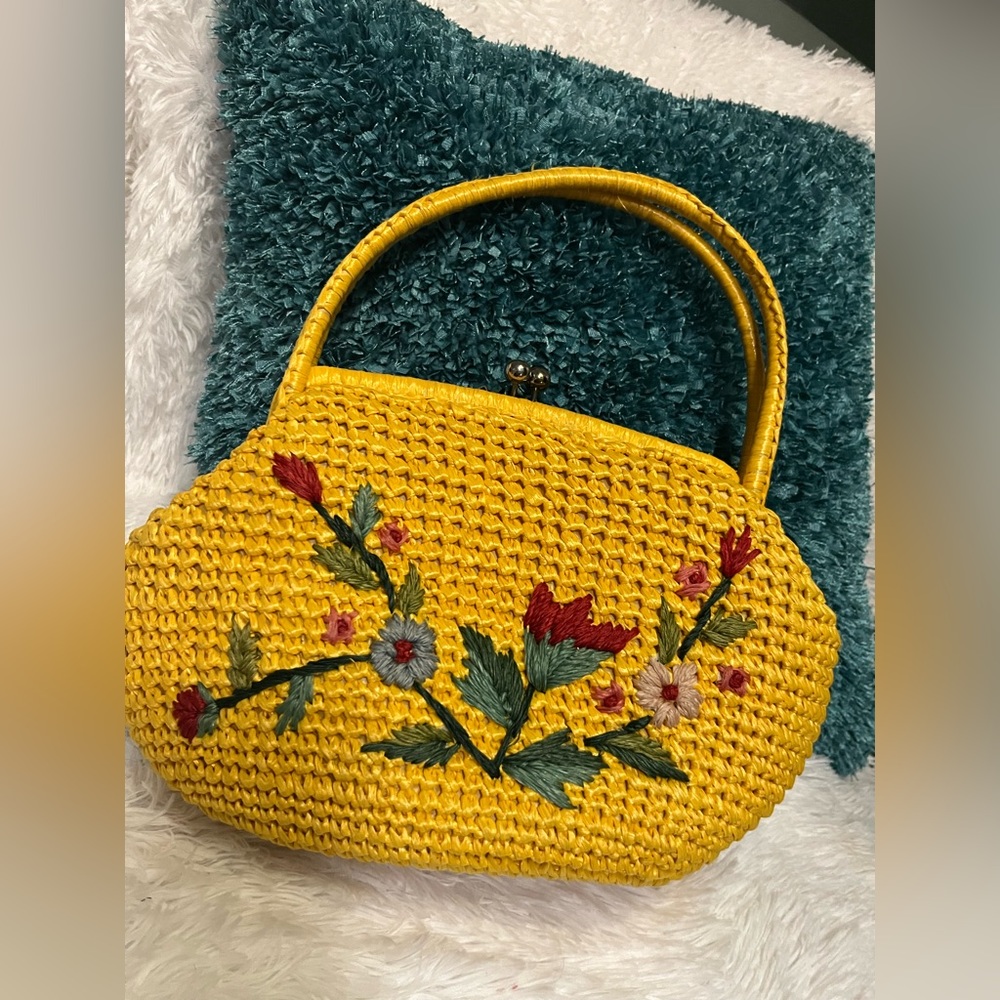 Vintage wicker floral handbag